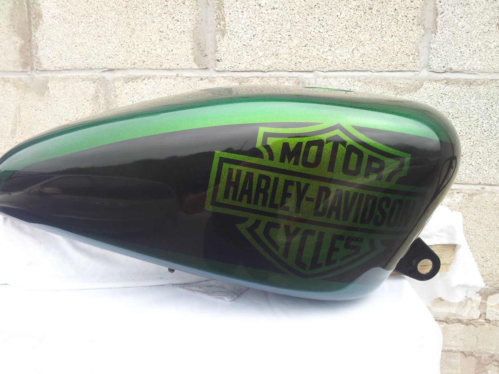 Airbrushed Painting of a Harley Davidson Petrol Tank with colour Changing design